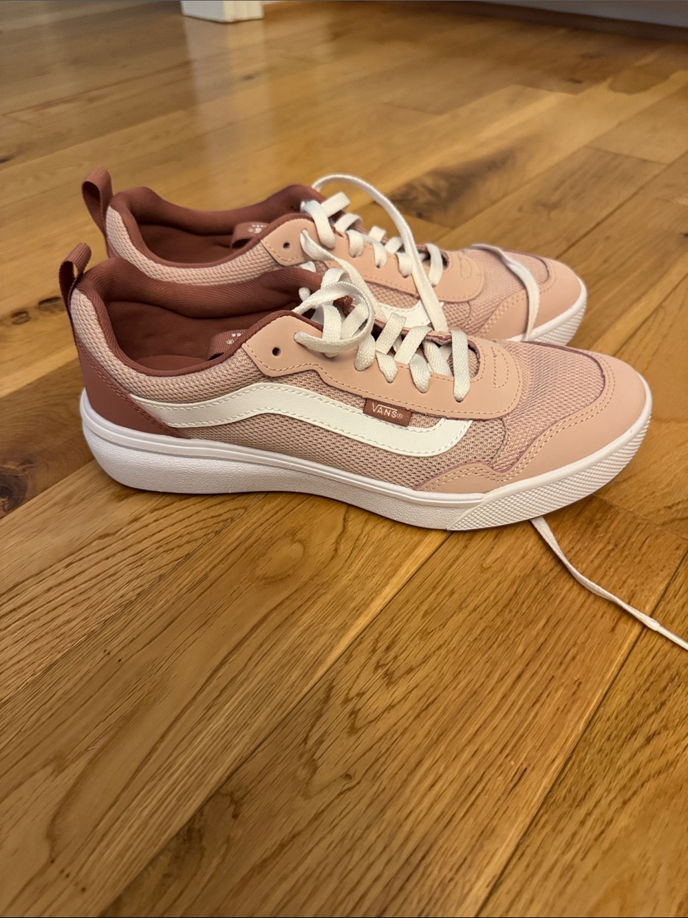 NWOT Vans range exp Pink and White Women's Low-Top Platform Sneakers